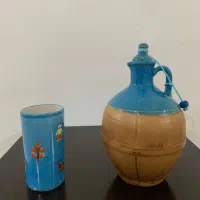 آب خوری با لیوان و مجسمه