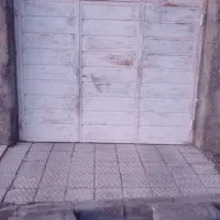 درب آهنی سالم در حد نو