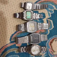 تعدادی ساعت با لوازم ها