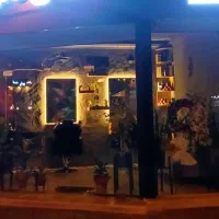 اجاره صندلی و نیازمند دستیار ارایشگاه|استخدام درمانی، زیبایی، بهداشتی|رشت, دیلمان|دیوار