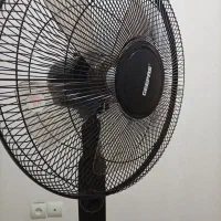 پنکه ایستاده