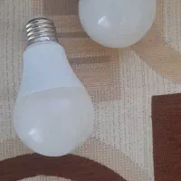 تعدادی لامپ پیچ و مهره وگونیا طاقچه