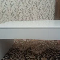میزتحریر و لپتاپ