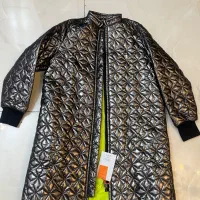 دو عدد بارانی یک عدد پالتو