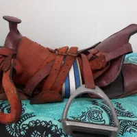 فروش فوری زین برای سوارکارعالی