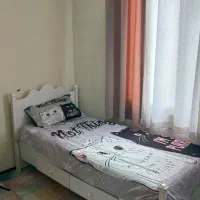 تخت و میز تحریر