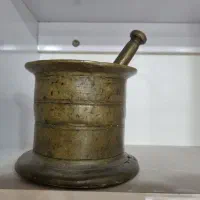 هاونگ صد ساله ساخت روسیه شوروی سابق|کلکسیون اشیاء عتیقه|آبادان, |دیوار