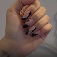 تخفیف ویژه کاشت ناخن برای مدت محدود