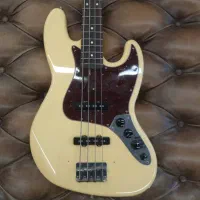 گیتار بیس فندر Jazzbass deluxe Fender