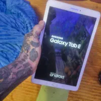 تبلت سامسونگ داخل ویترین بوده نو