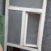 یک عددپنجره آهنی و ویترین