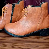 نیم بوت|کیف، کفش، کمربند|بروجن, |دیوار