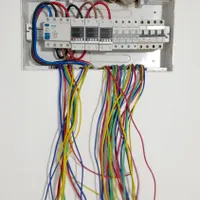 برقکار ساختمان، برقکار صنعتی، برقکاری، برقکشی