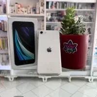 ایفون se2020 در حد نو واقعی