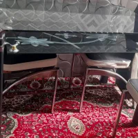 میزناهارخوری ۴ نفره شیشه ای باطرح گل تمیزوسالم هست|میز و صندلی غذاخوری|بردسکن, |دیوار