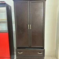 کمد لباس نیاز به تعمیر