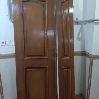 دو عدد درب چوبی ورودی