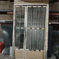 درب اتاقی با حفاظ،با پنجره