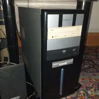 کیس کامپیوتر قدیمی نیاز به تعمیر