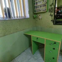 میزمیز ناخن با ویترین دیواری و ویترین کشو دار