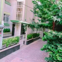 زمین نیاوران