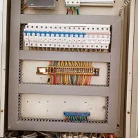 برقکار برقکش برقکاری برقکشی برق کار. برق کش