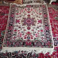 این یک فرش دستباف است