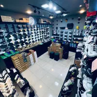 واگذاری-کلی-فروشگاه-کفش-و-کتونی-واقع-در-بازار-قائم