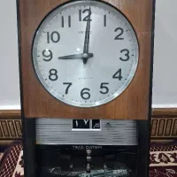 ساعت دیواری قدیمی و نوستالژی