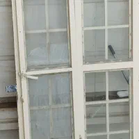 فروش یک پنجره و آهن  الات