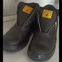 دو عدد کفش ایمنی و کار