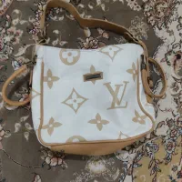 کیف شیک و تمیز با بند پهن ،   فقط ۱۲۰ تو