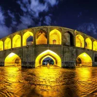 ویو-33-پل-180متر-بلوار-آینه-خانه-بر-رودخانه