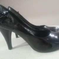 کفش مشکی پاشنه دار فروشی