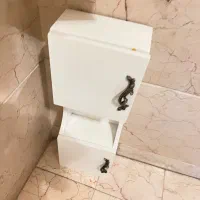 ایینه و کمد سرویس بهداشتی در حد نو