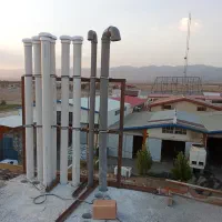یک نفر وردست لوله کشمیخام