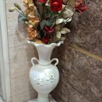 گلدان سفالی  با گل