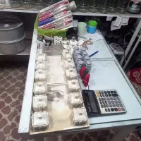 2عدد میز فلزی۱متر۳۰ثانت و ام دی اف ۱متر ۶۰ثانت