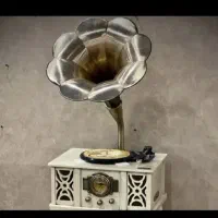 گرامافون همراه میز