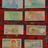 تعدادی اسکناس نو تا نخورده جمهوری یکجا یا تکی تکی