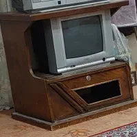 تلویزیون ۱۴ اینچ همراه با میز