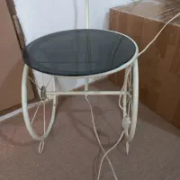 آباژور ایستاده