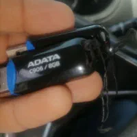 دوتا فلش 8گیگ adata