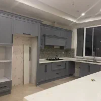 کابینت رنگ پلی اورتان در حد نو