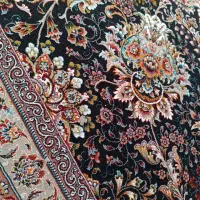 ۱ عدد فرش ۹ متری زمینه تیره