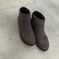 یک جفت نیم بوت