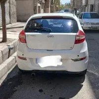 ماشین MVM  سفید