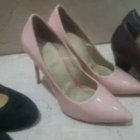 تعدادی کفش وکتونی زنانه و مردانه