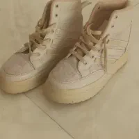 کتونی ساق دار