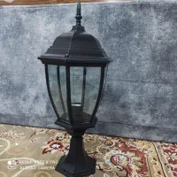 چرا غ روشنایی روی سر دیواری